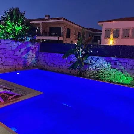 Reisdere Kiralik Havuzlu Villa Çeşme