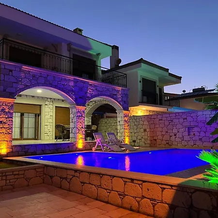 Reisdere Kiralik Havuzlu * Çeşme