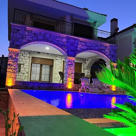 Reisdere Kiralik Havuzlu Villa *