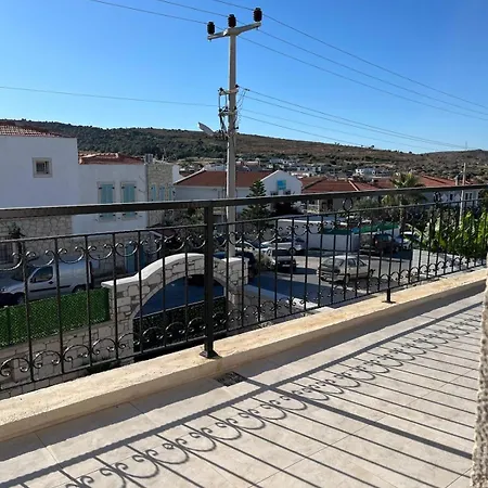 Reisdere Kiralik Havuzlu * Çeşme