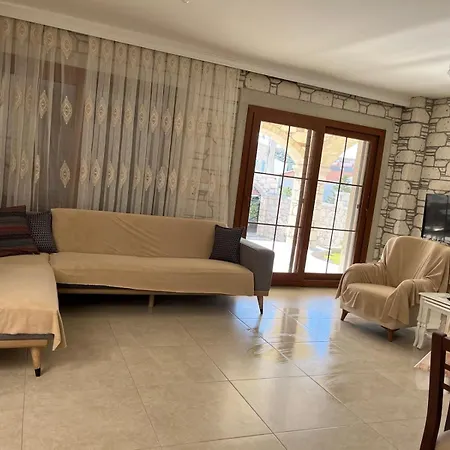Villa Reisdere Kiralik Havuzlu Çeşme