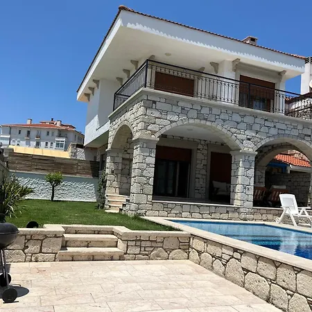 Reisdere Kiralik Havuzlu Villa *