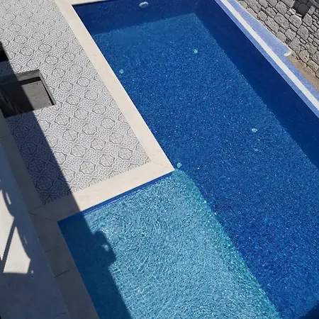 Reisdere Kiralik Havuzlu Villa *