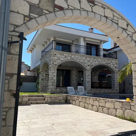 Reisdere Kiralik Havuzlu Villa *