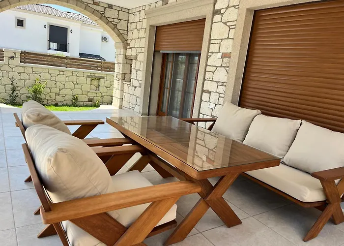 Вилла Reisdere Kiralik Havuzlu *