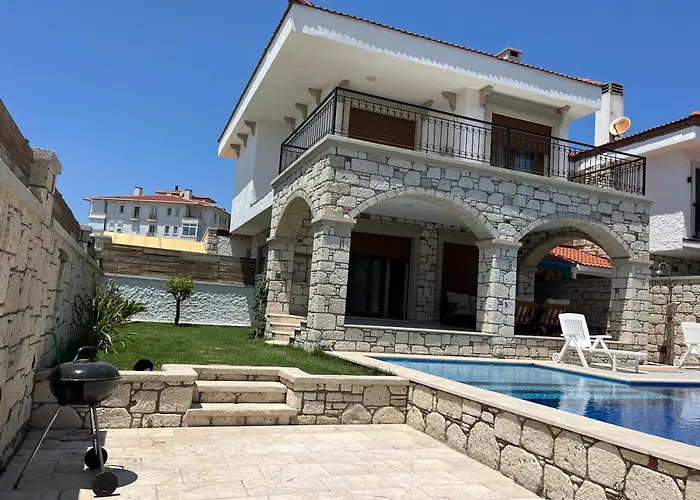 Reisdere Kiralik Havuzlu Villa *