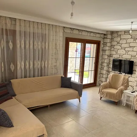 Reisdere Kiralik Havuzlu Villa