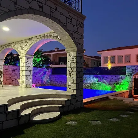 Villa Reisdere Kiralik Havuzlu Çeşme