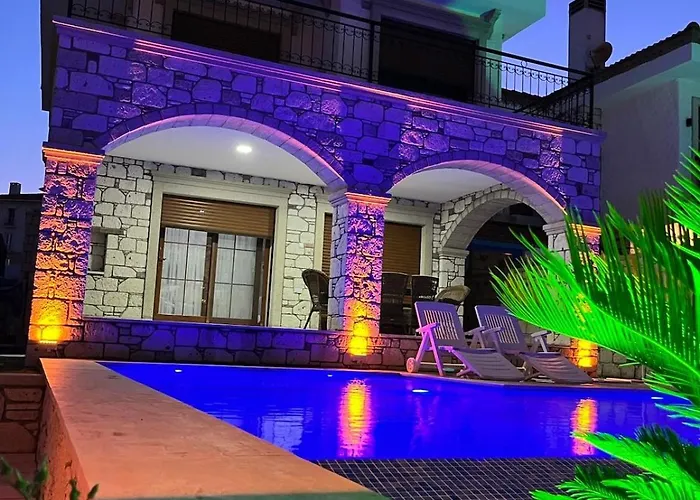 Reisdere Kiralik Havuzlu Villa *