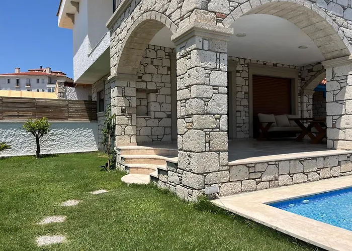 Reisdere Kiralik Havuzlu * Çeşme